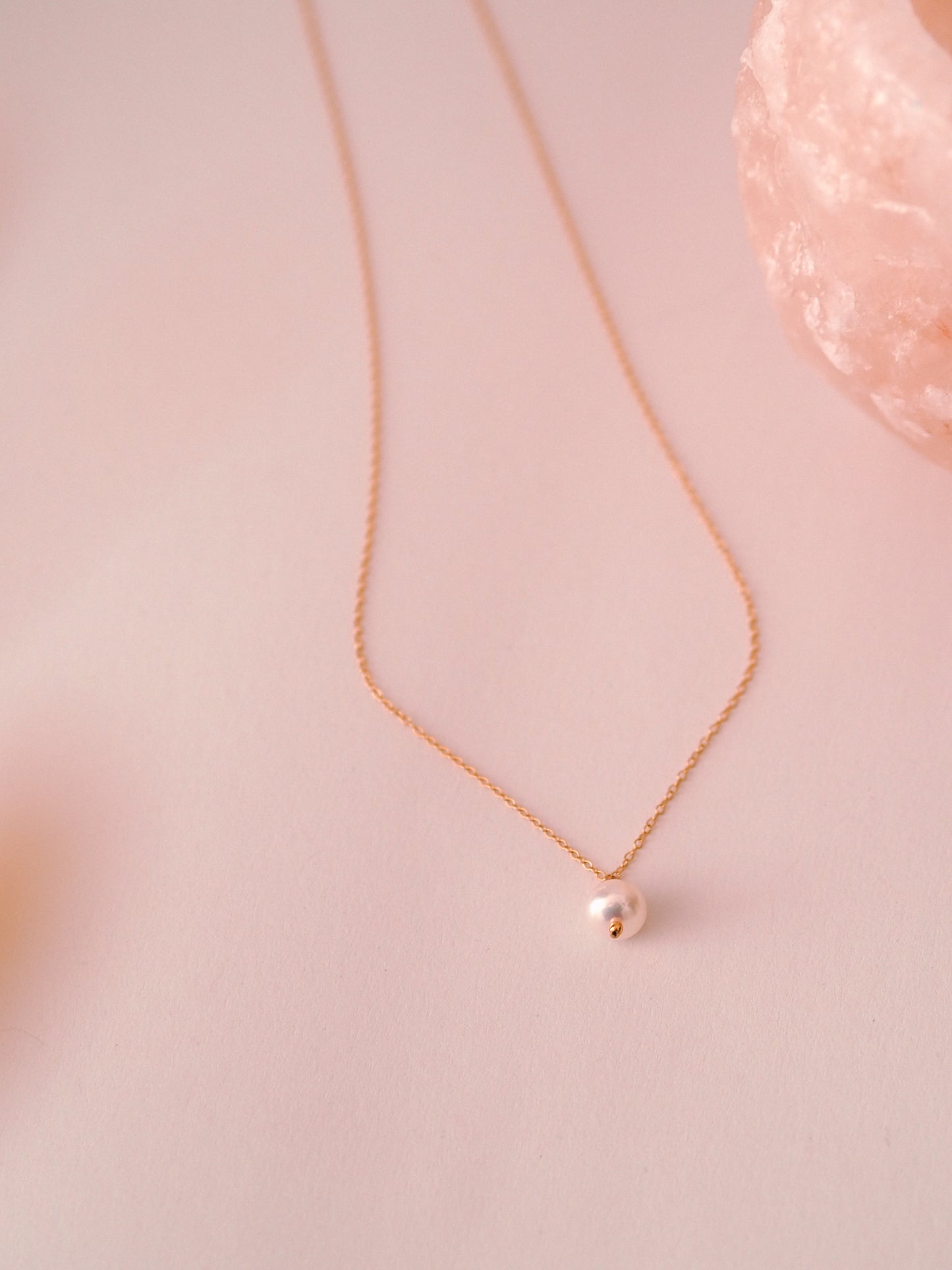 "Pia" - zarte Halskette mit Süßwasserperle, 14k Goldfilled