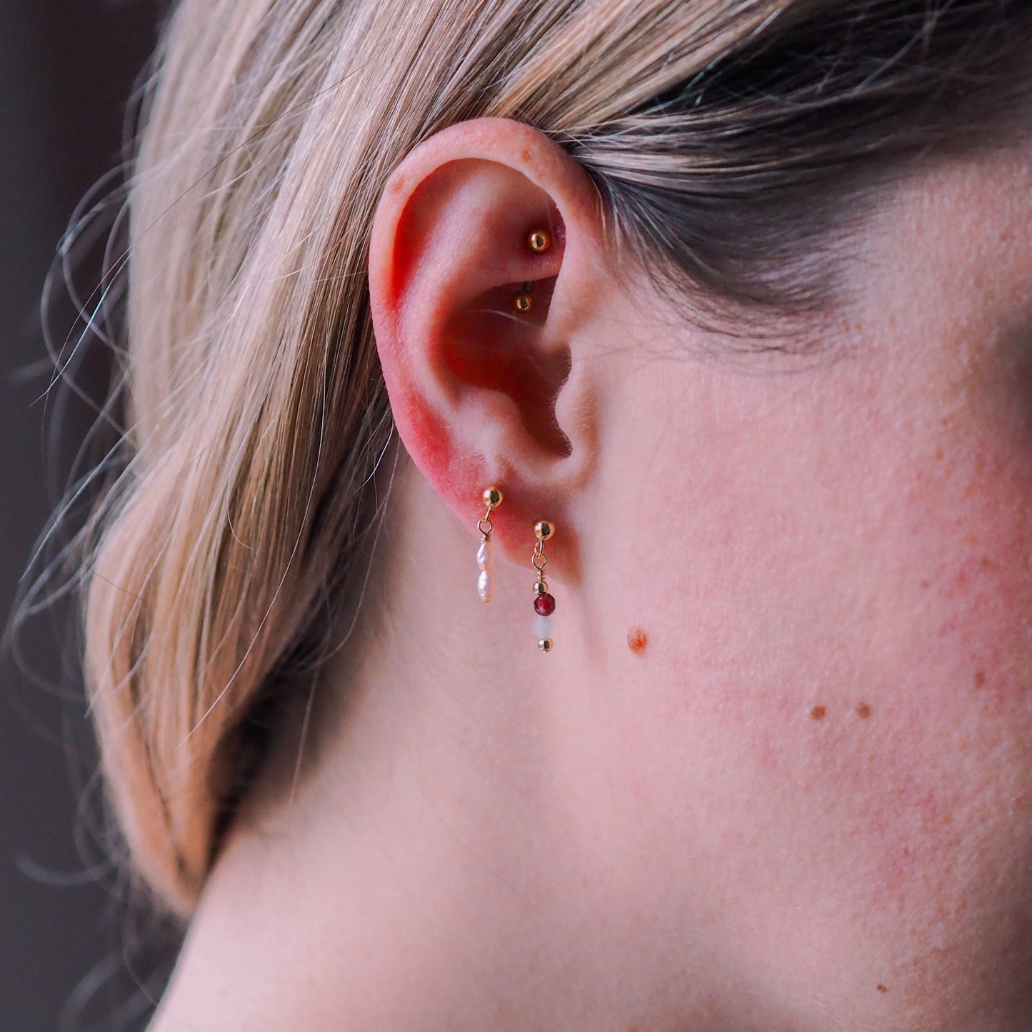 "Pearl Drop" - Ohrringe mit kleinen Süßwasserperlen, 14k Goldfilled