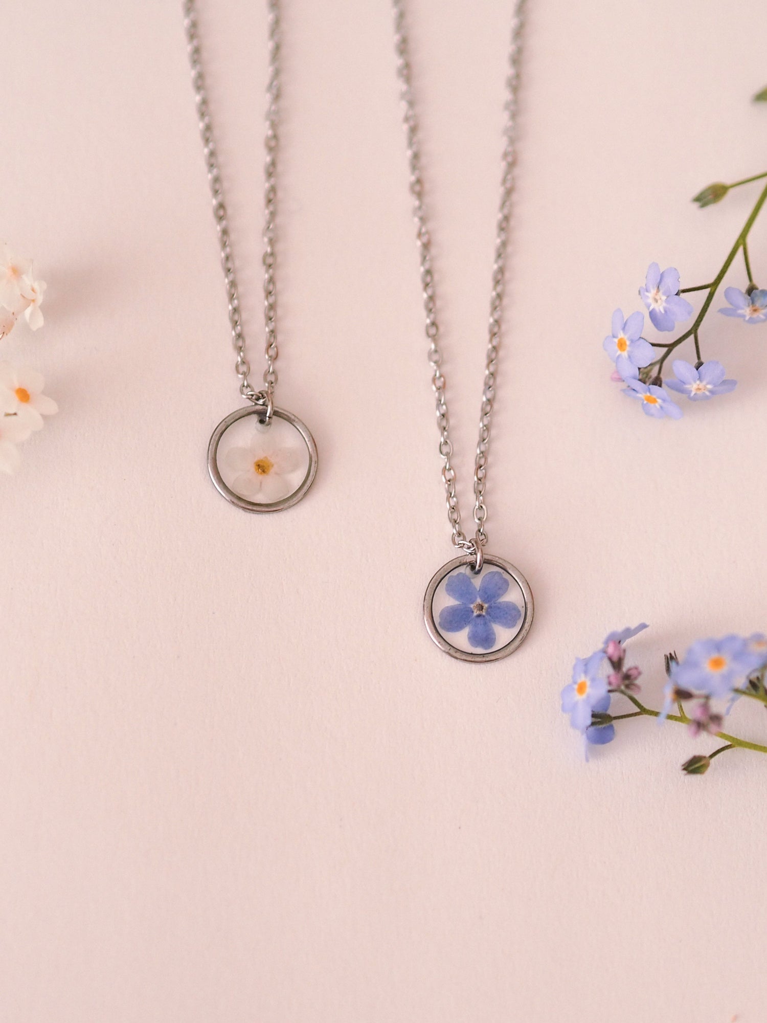 Halskette mit bunten Zirkoniperlen facettiert