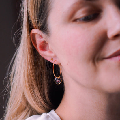 "Wildflower Hoops" - feine Creolen mit echten Blüten, Edelstahl