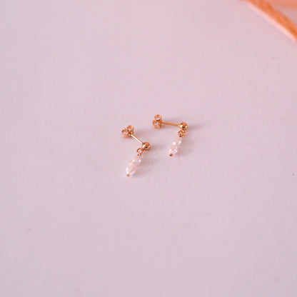 "Pearl Drop" - Ohrringe mit kleinen Süßwasserperlen, 14k Goldfilled