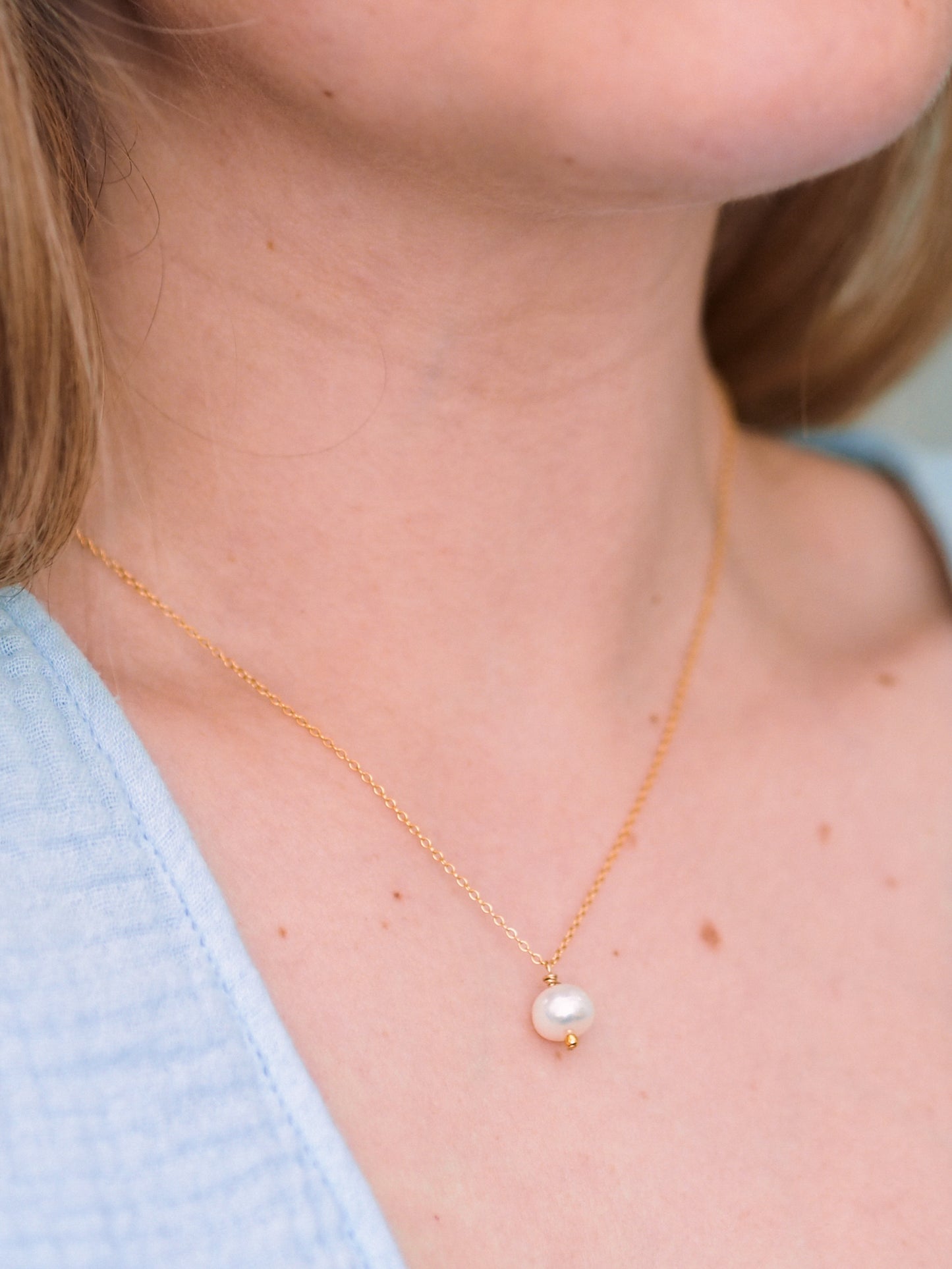 "Pia" - zarte Halskette mit Süßwasserperle, 14k Goldfilled