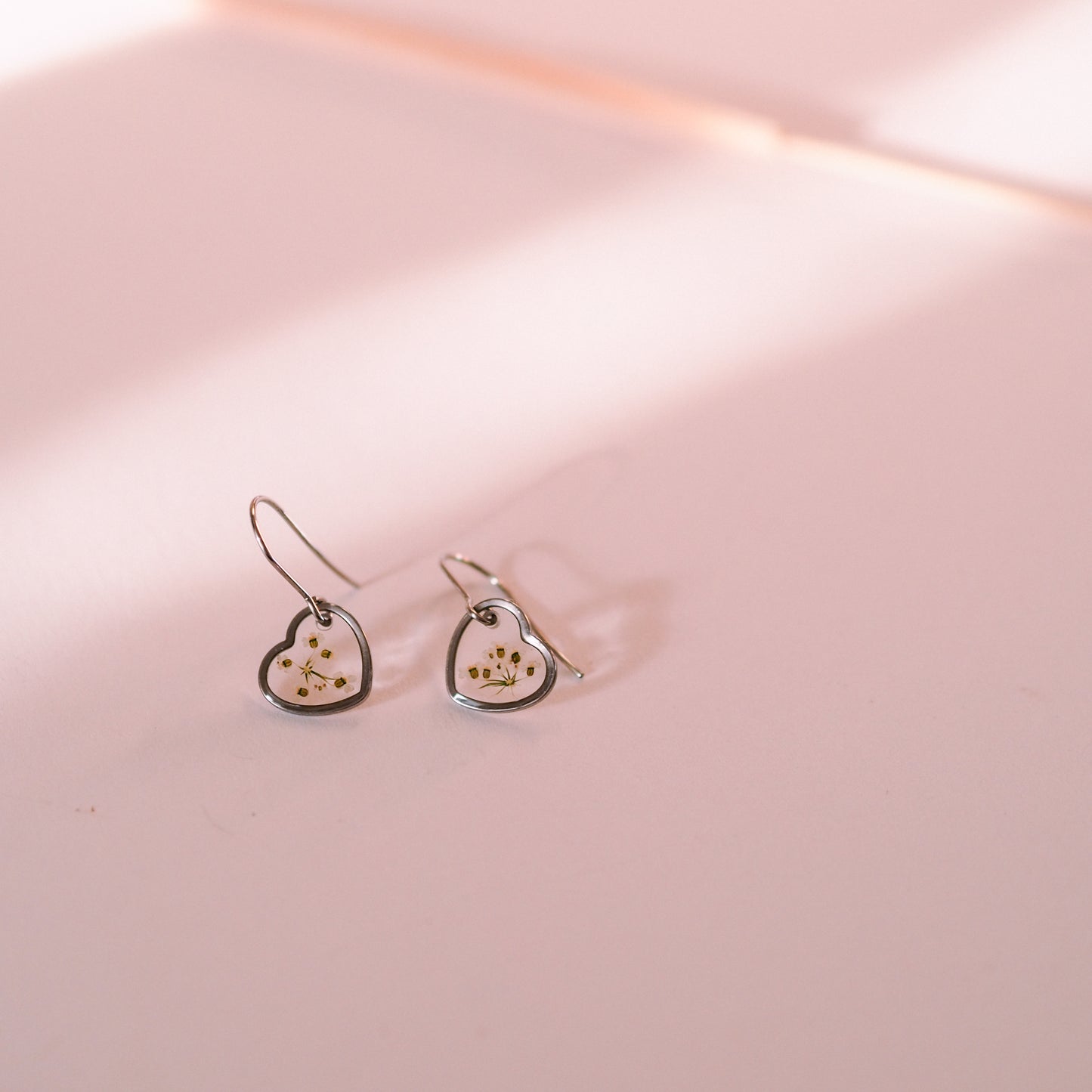 „Lace“ - Ohrringe mit echter Wilde Möhre, Edelstahl