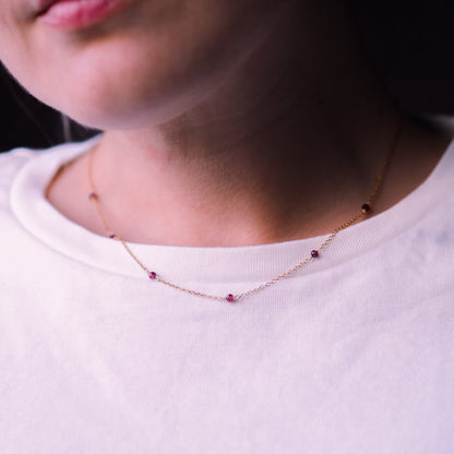 „Ira" - zarte Halskette mit Granat, 14k Goldfilled