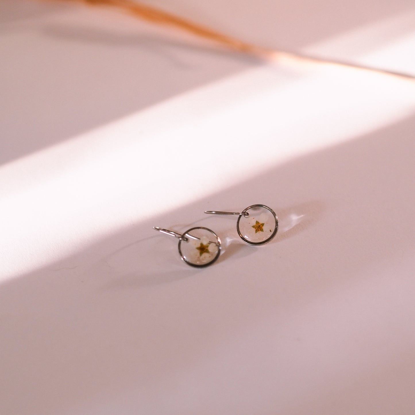 „Faye“ - Ohrringe mit echter Prachtspiere, Edelstahl