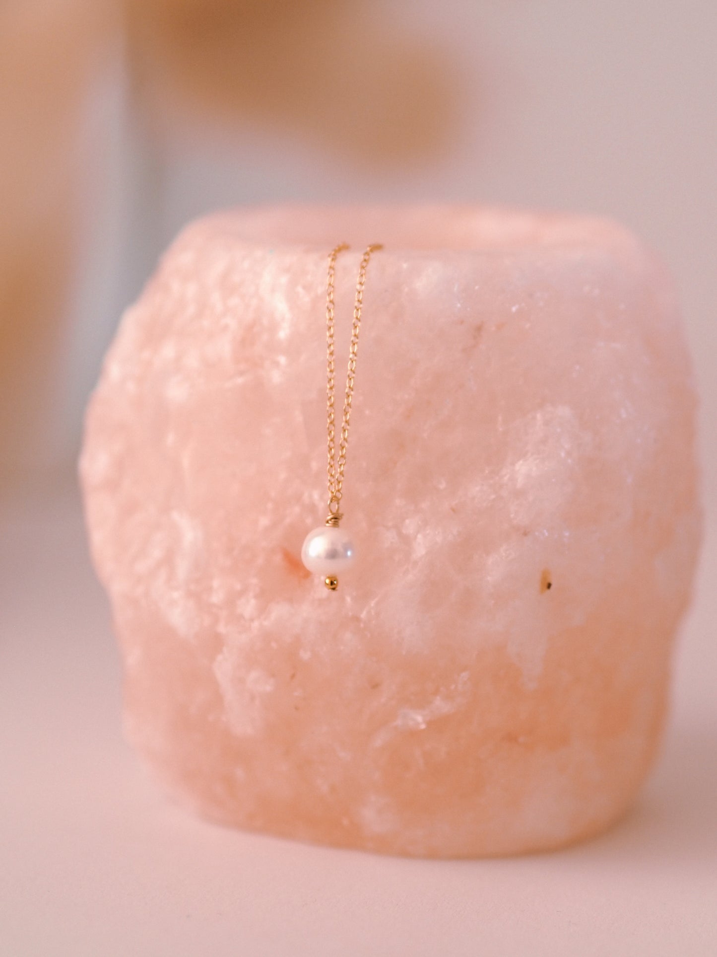 "Pia" - zarte Halskette mit Süßwasserperle, 14k Goldfilled