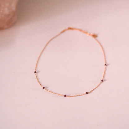 „Ira" - zarte Halskette mit Granat, 14k Goldfilled
