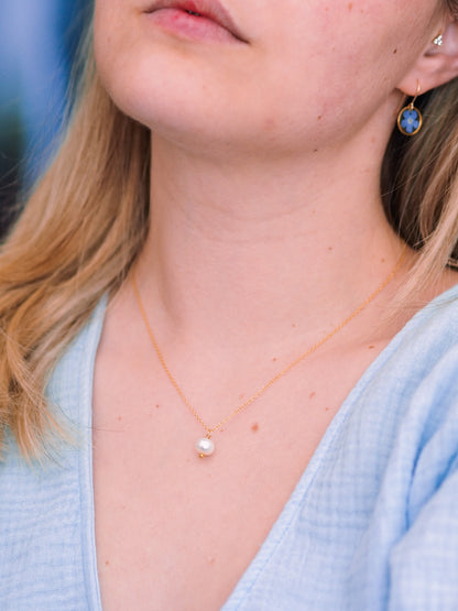 "Pia" - zarte Halskette mit Süßwasserperle, 14k Goldfilled