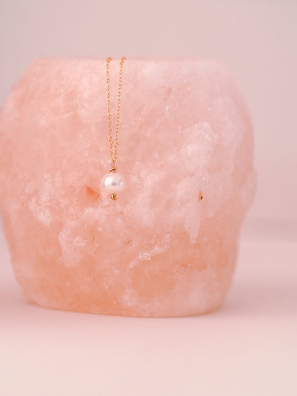 "Pia" - zarte Halskette mit Süßwasserperle, 14k Goldfilled