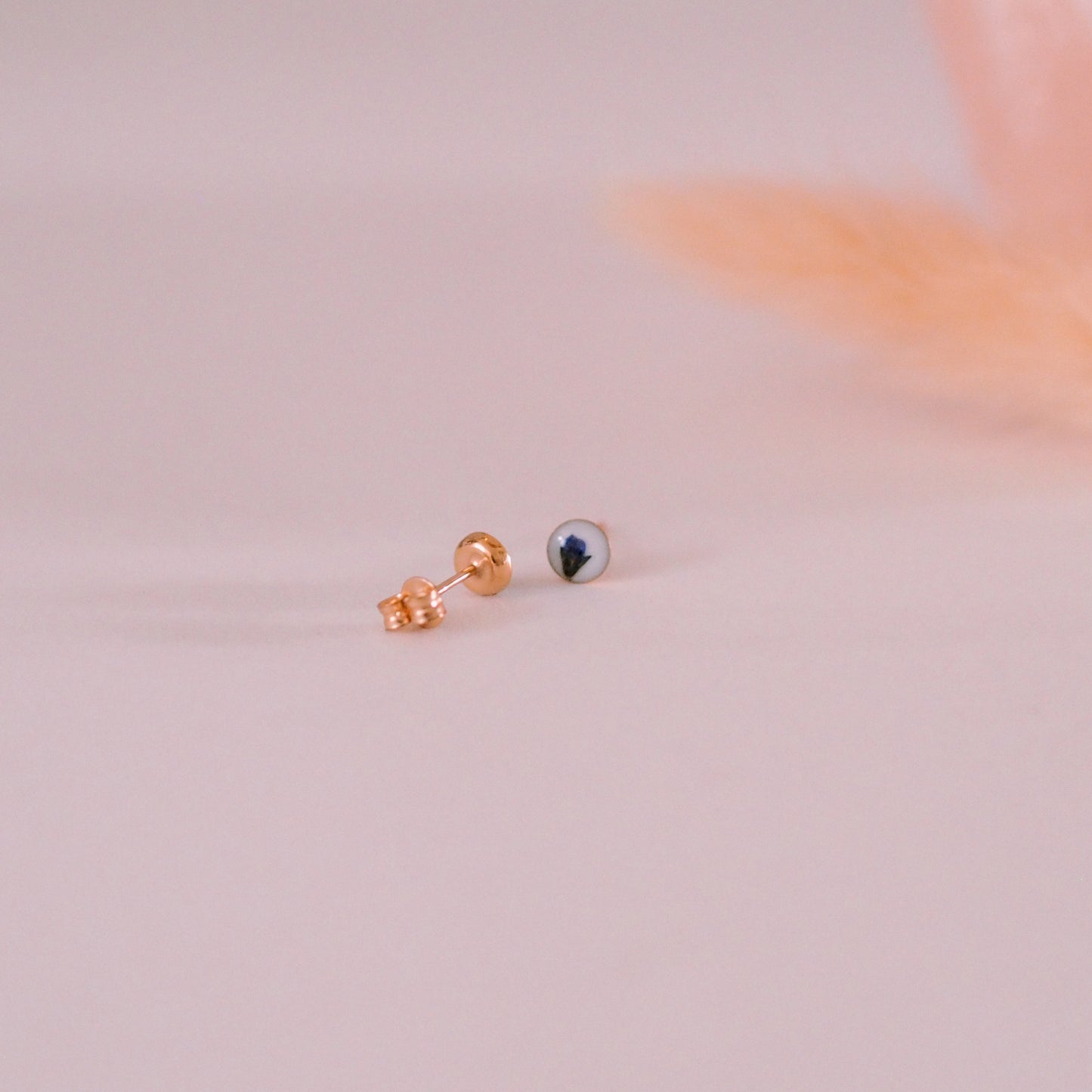 „Forget-Me-Not“ - Ohrstecker mit echten Vergissmeinnicht, 14k Goldfilled, 4mm