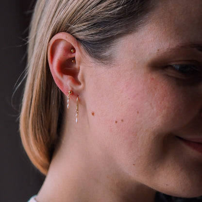 "Pearl Drop" - Ohrringe mit kleinen Süßwasserperlen, 14k Goldfilled