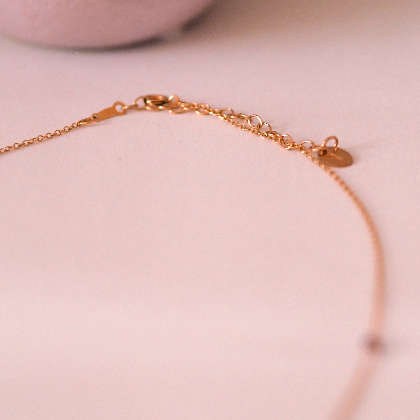 „Ira" - zarte Halskette mit Granat, 14k Goldfilled