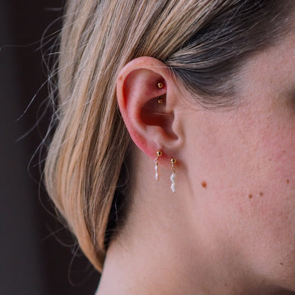 "Pearl Drop" - Ohrringe mit kleinen Süßwasserperlen, 14k Goldfilled