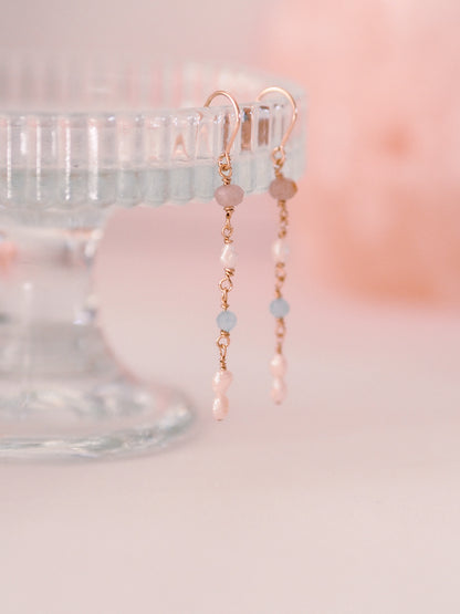 "Luna Mare" - Ohrringe mit Erdbeerquarz, Aquamarin und Süßwasserperlen, 14k Goldfilled