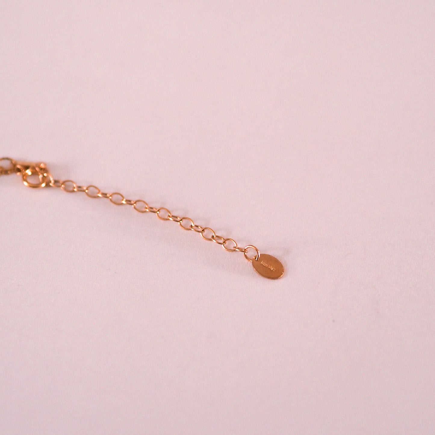 „Ira" - zarte Halskette mit Granat, 14k Goldfilled