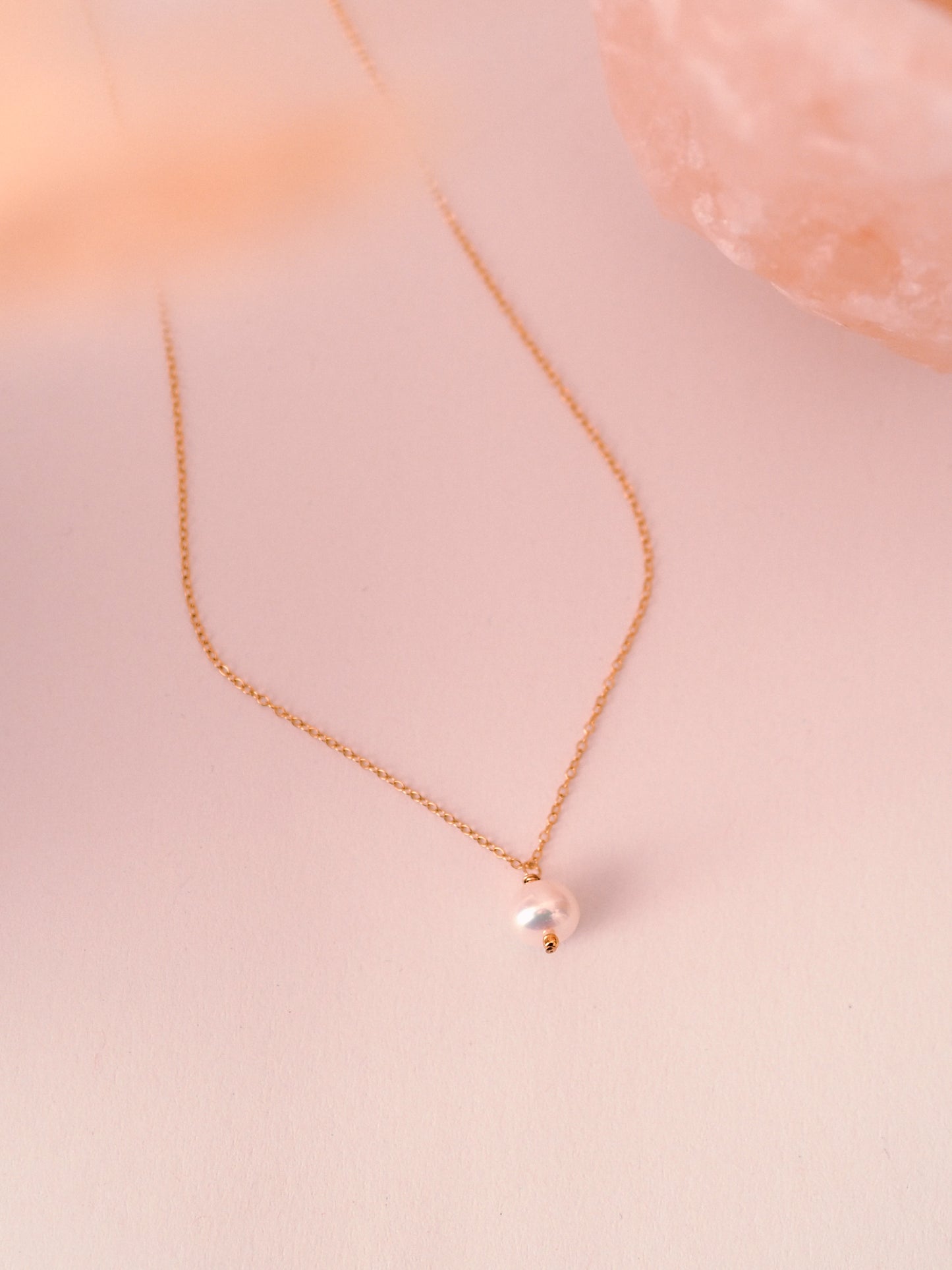 "Pia" - zarte Halskette mit Süßwasserperle, 14k Goldfilled
