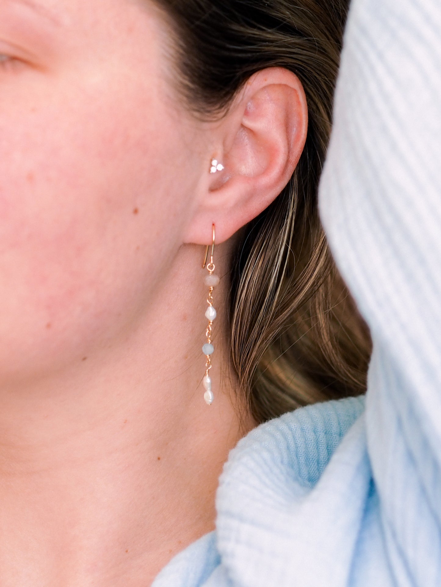 "Luna Mare" - Ohrringe mit Erdbeerquarz, Aquamarin und Süßwasserperlen, 14k Goldfilled