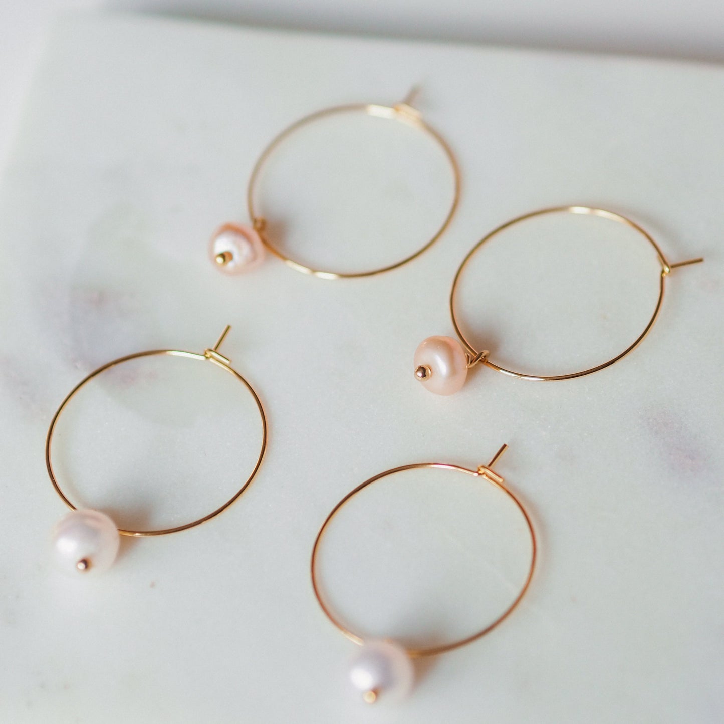 Nahaufnahmen_Pia_Perlen Creolen gold